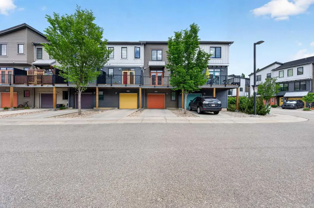 4 Walden Walk SE Calgary AB T2X 0Y4