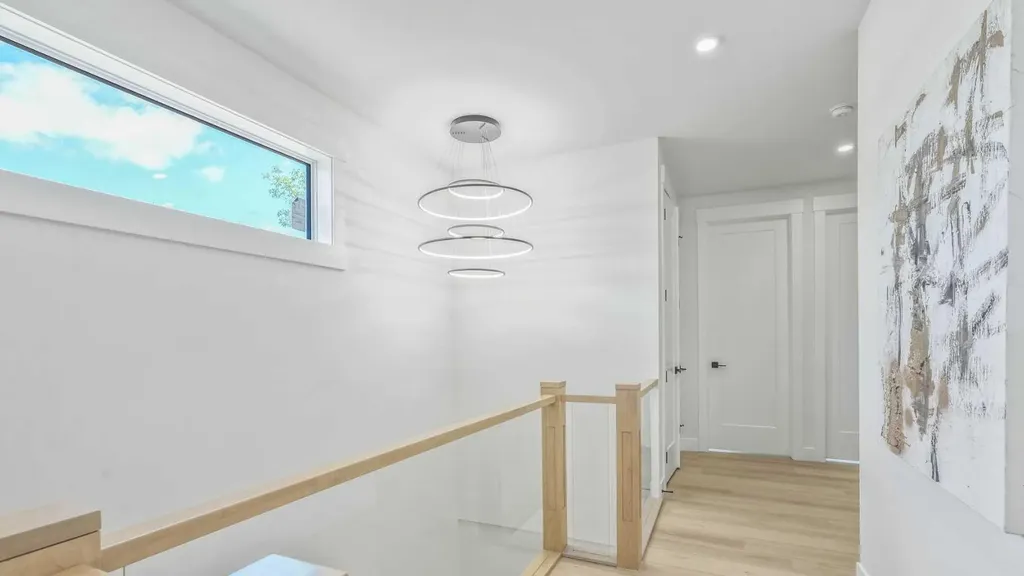 8926 34 Avenue Calgary AB T3B1S2