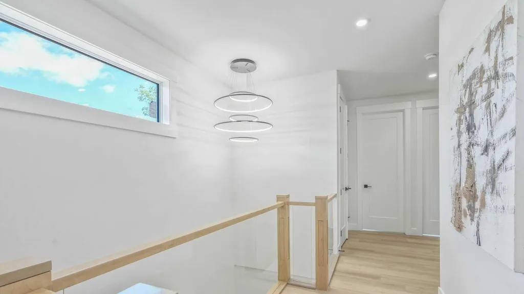 8926 34 Avenue Calgary AB T3B1S2