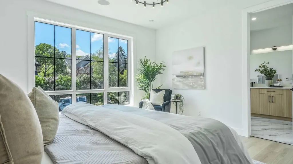 8926 34 Avenue Calgary AB T3B1S2