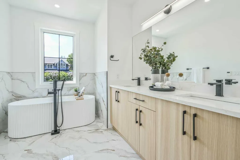 8926 34 Avenue Calgary AB T3B1S2