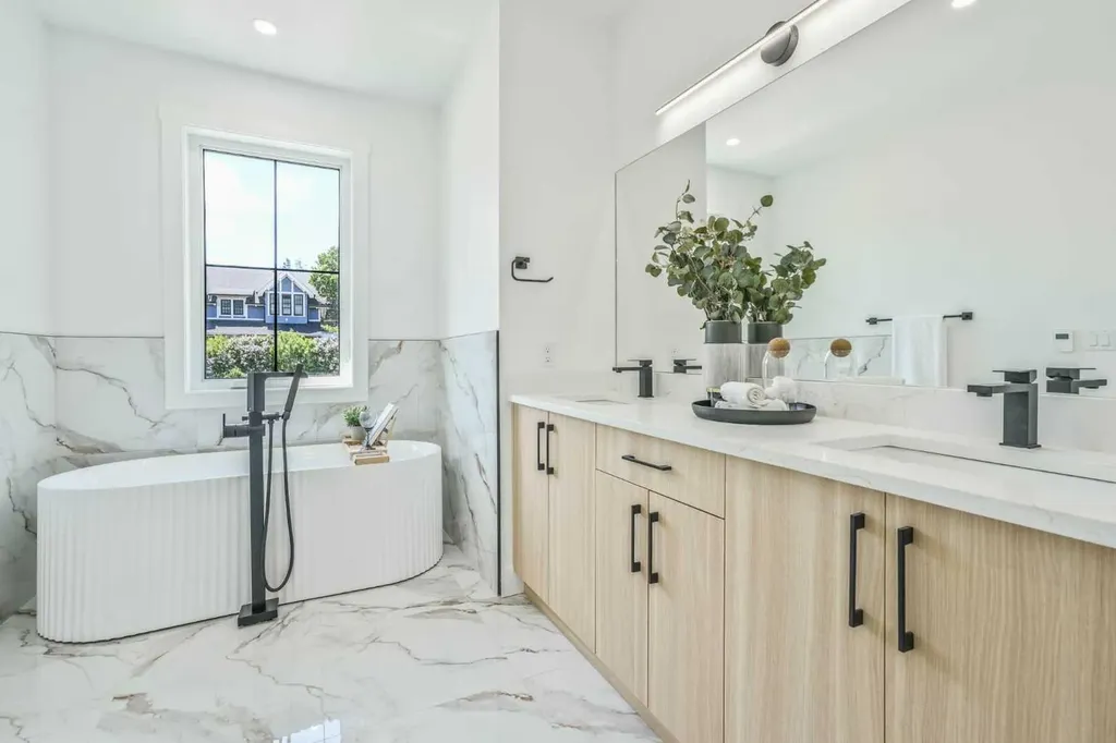 8926 34 Avenue Calgary AB T3B1S2