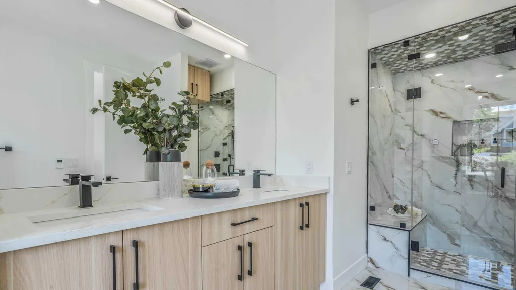 8926 34 Avenue Calgary AB T3B1S2