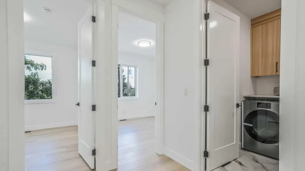 8926 34 Avenue Calgary AB T3B1S2