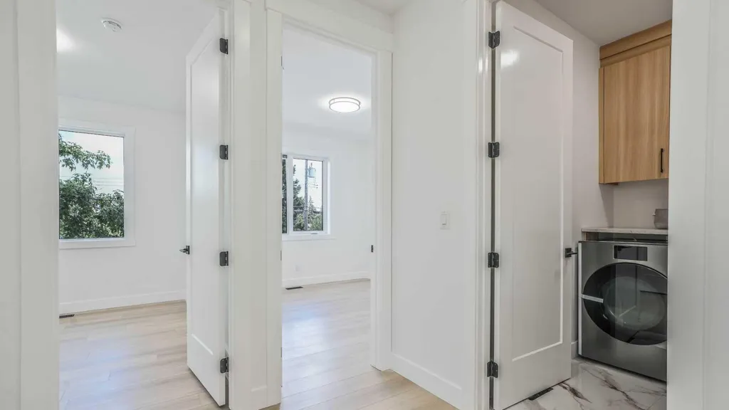 8926 34 Avenue Calgary AB T3B1S2