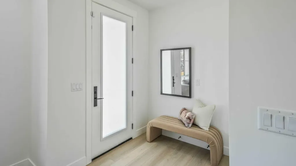 8926 34 Avenue Calgary AB T3B1S2