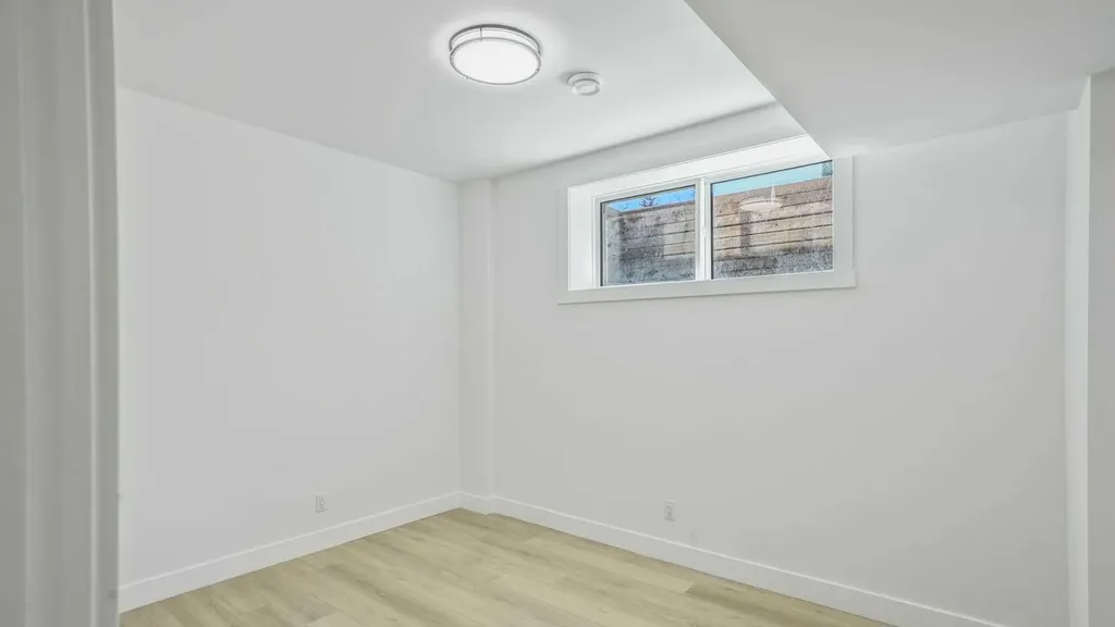 8926 34 Avenue Calgary AB T3B1S2