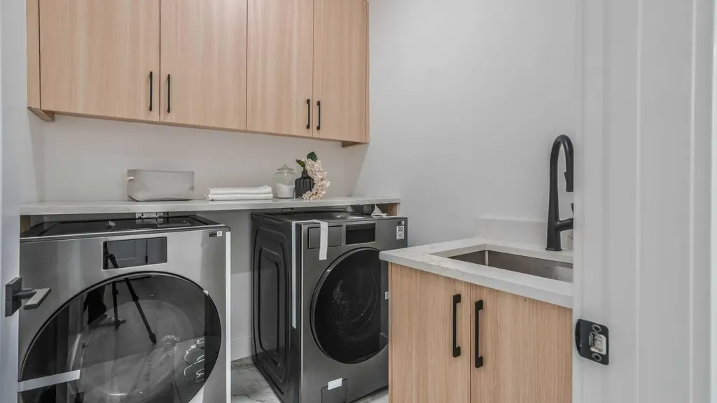 8926 34 Avenue Calgary AB T3B1S2