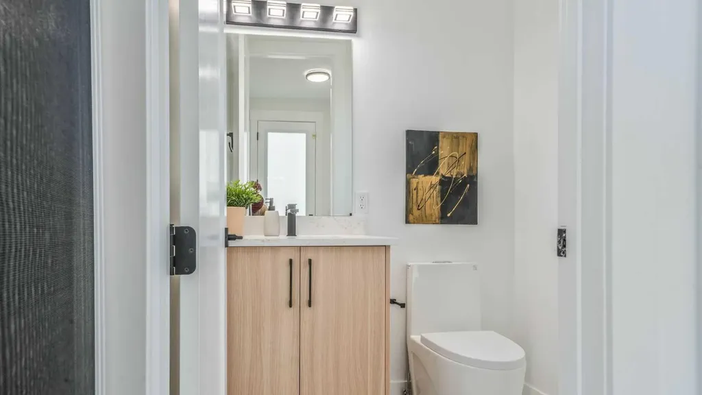 8926 34 Avenue Calgary AB T3B1S2