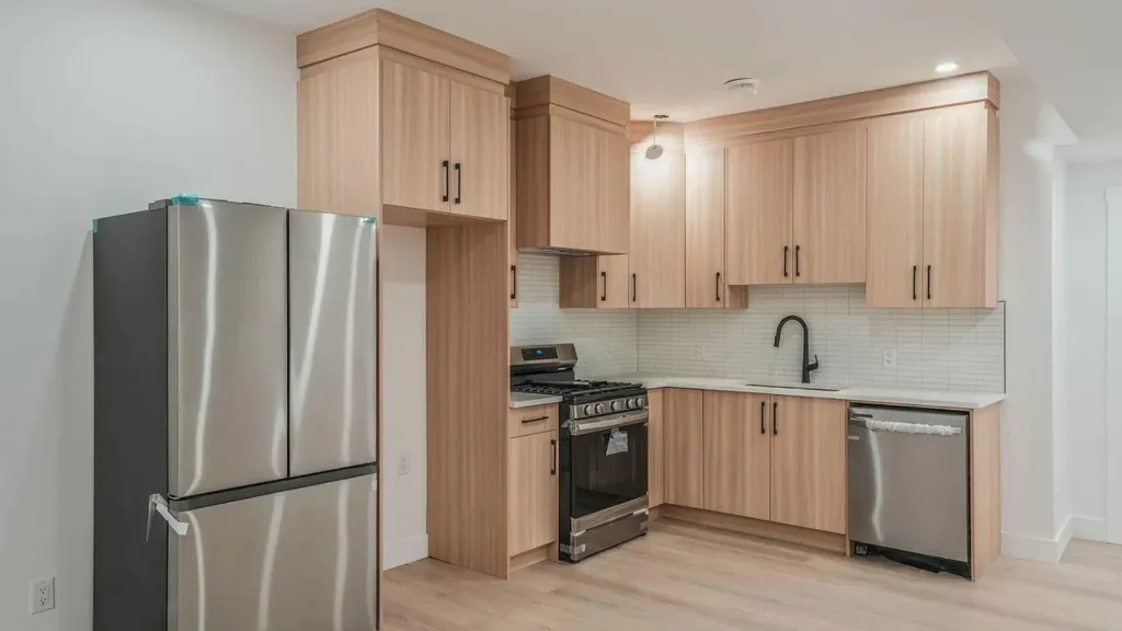 8926 34 Avenue Calgary AB T3B1S2