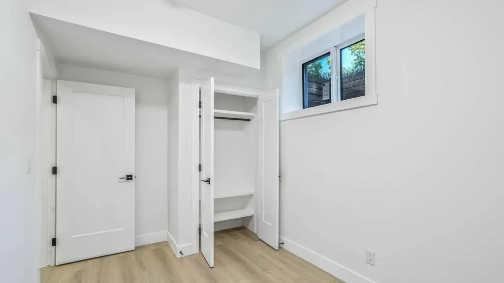 8926 34 Avenue Calgary AB T3B1S2