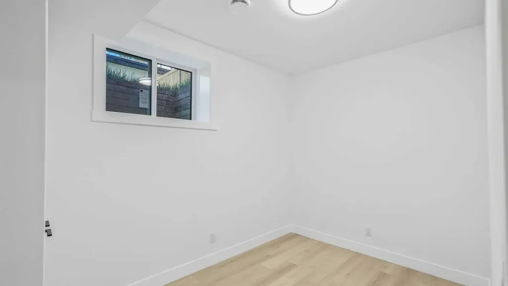 8926 34 Avenue Calgary AB T3B1S2
