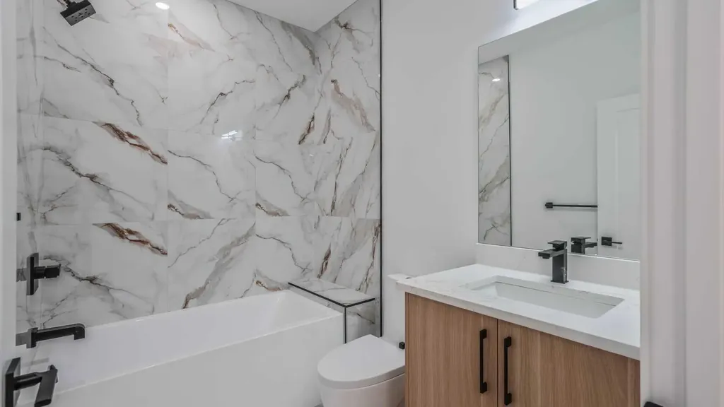 8926 34 Avenue Calgary AB T3B1S2