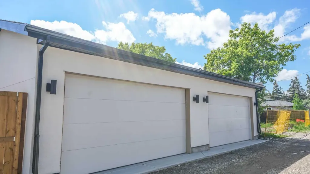 8926 34 Avenue Calgary AB T3B1S2