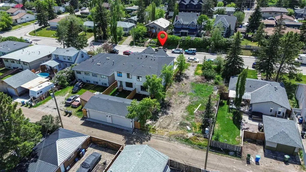 8926 34 Avenue Calgary AB T3B1S2