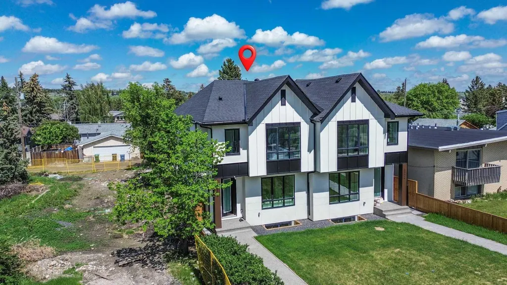 8926 34 Avenue Calgary AB T3B1S2