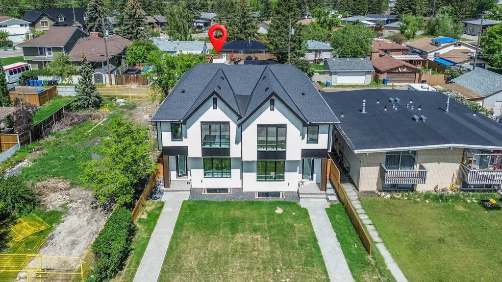 8926 34 Avenue Calgary AB T3B1S2