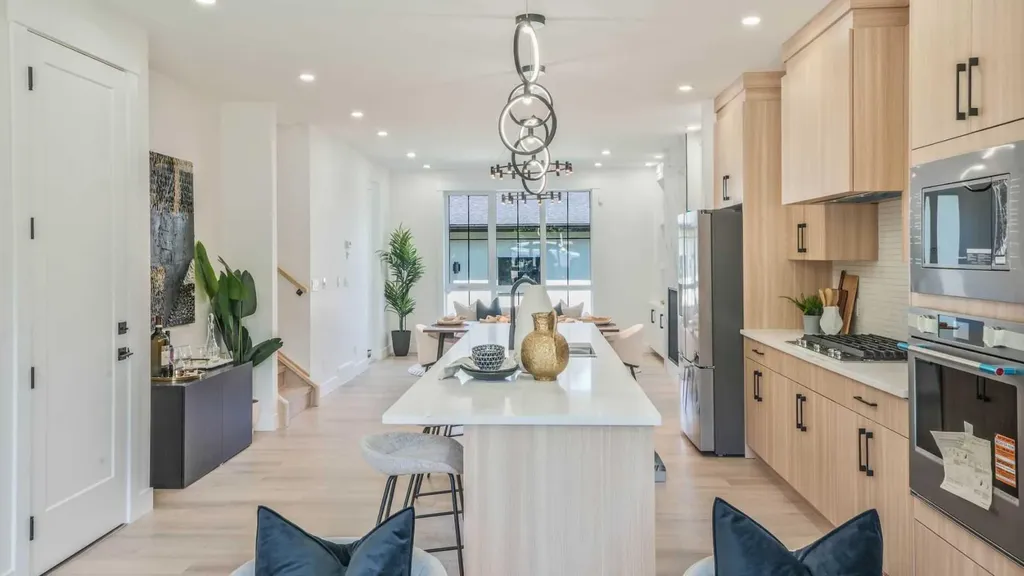 8926 34 Avenue Calgary AB T3B1S2