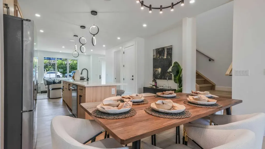 8926 34 Avenue Calgary AB T3B1S2