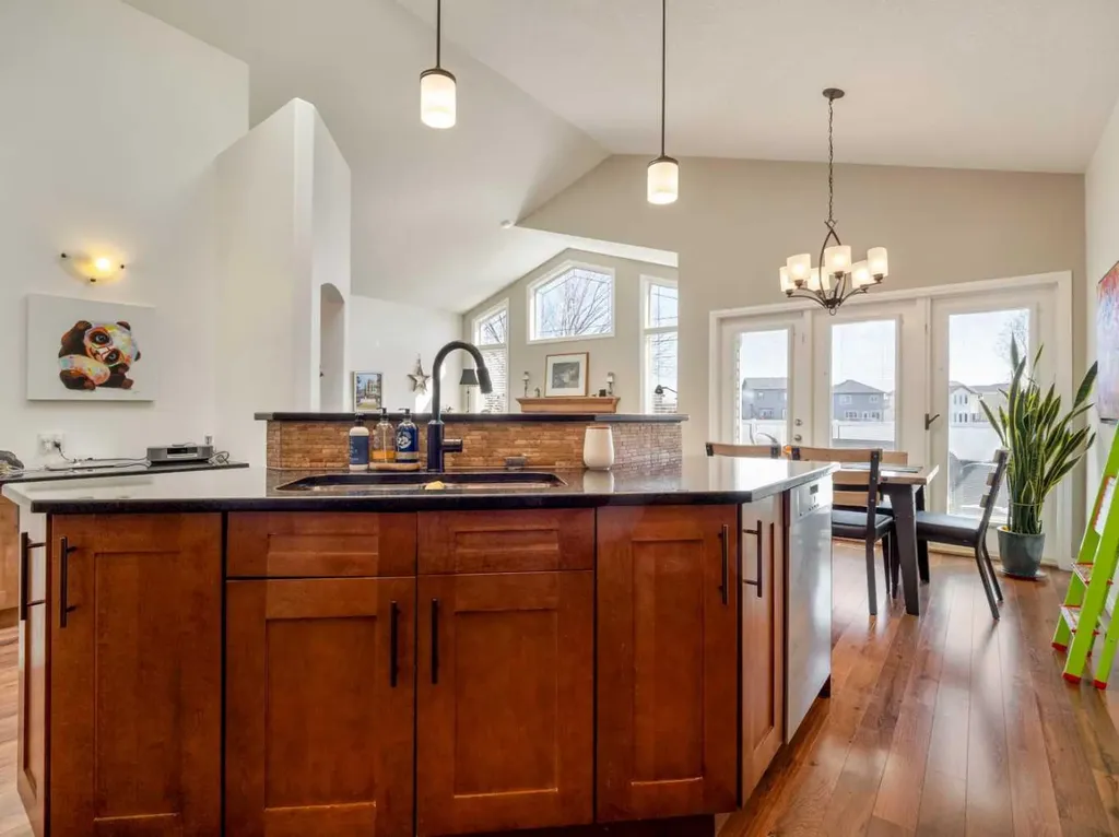 1656 Coalbanks Boulevard W Lethbridge AB T1J 2X4