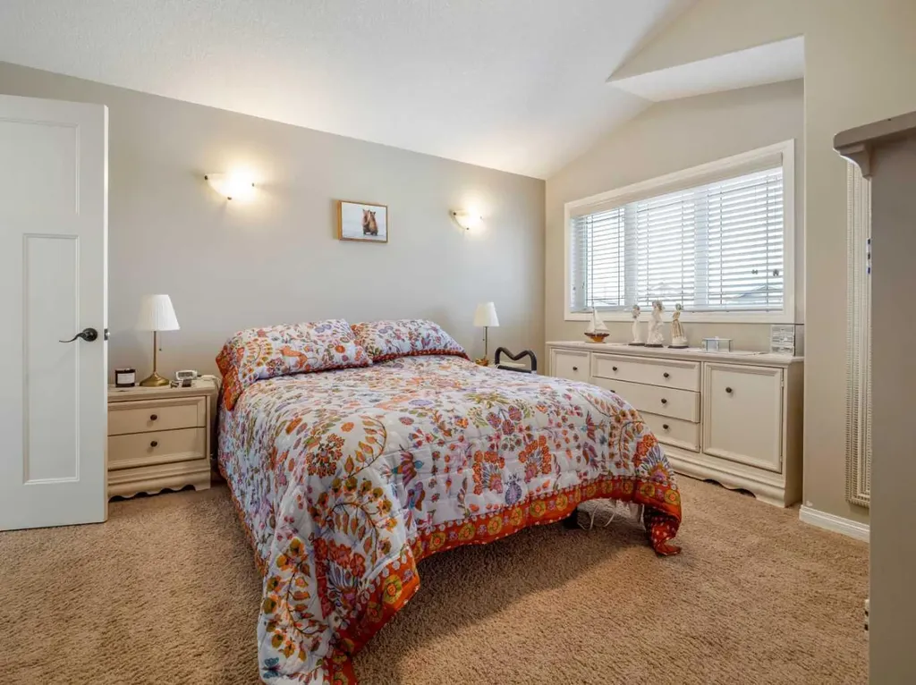 1656 Coalbanks Boulevard W Lethbridge AB T1J 2X4