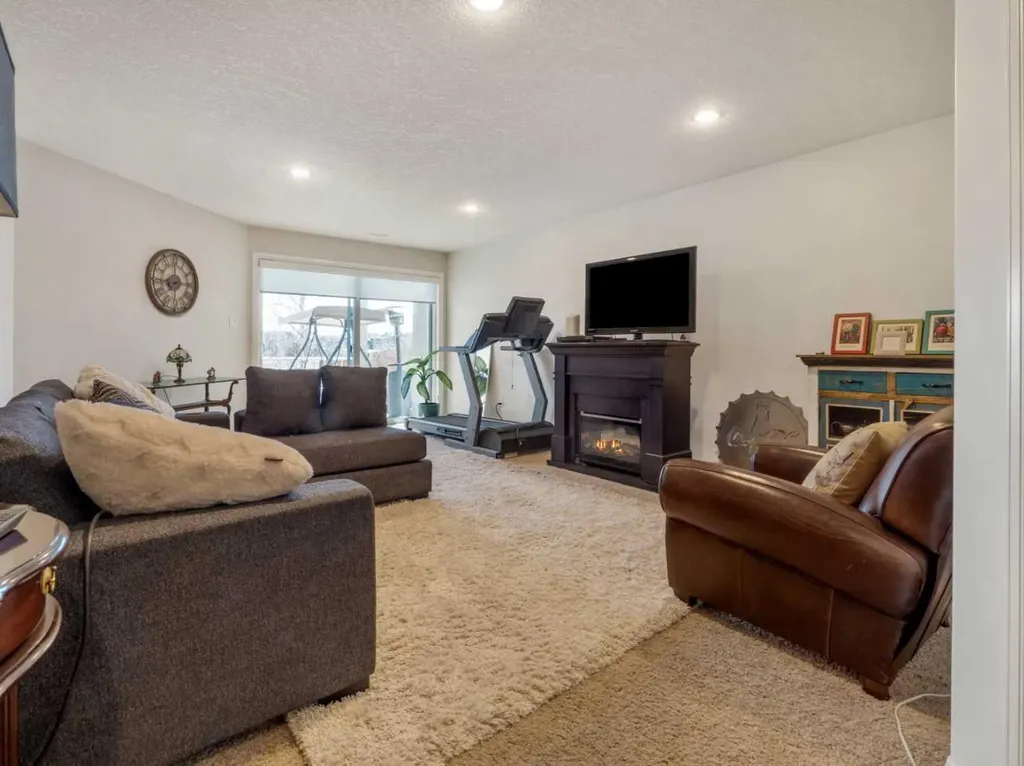 1656 Coalbanks Boulevard W Lethbridge AB T1J 2X4
