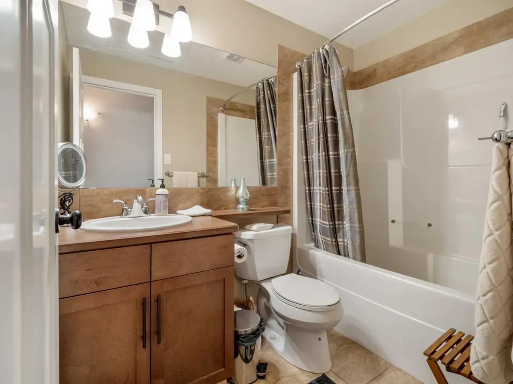 1656 Coalbanks Boulevard W Lethbridge AB T1J 2X4