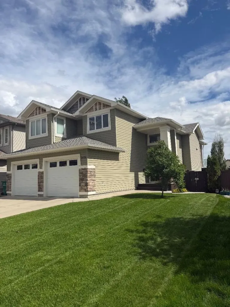 1656 Coalbanks Boulevard W Lethbridge AB T1J 2X4