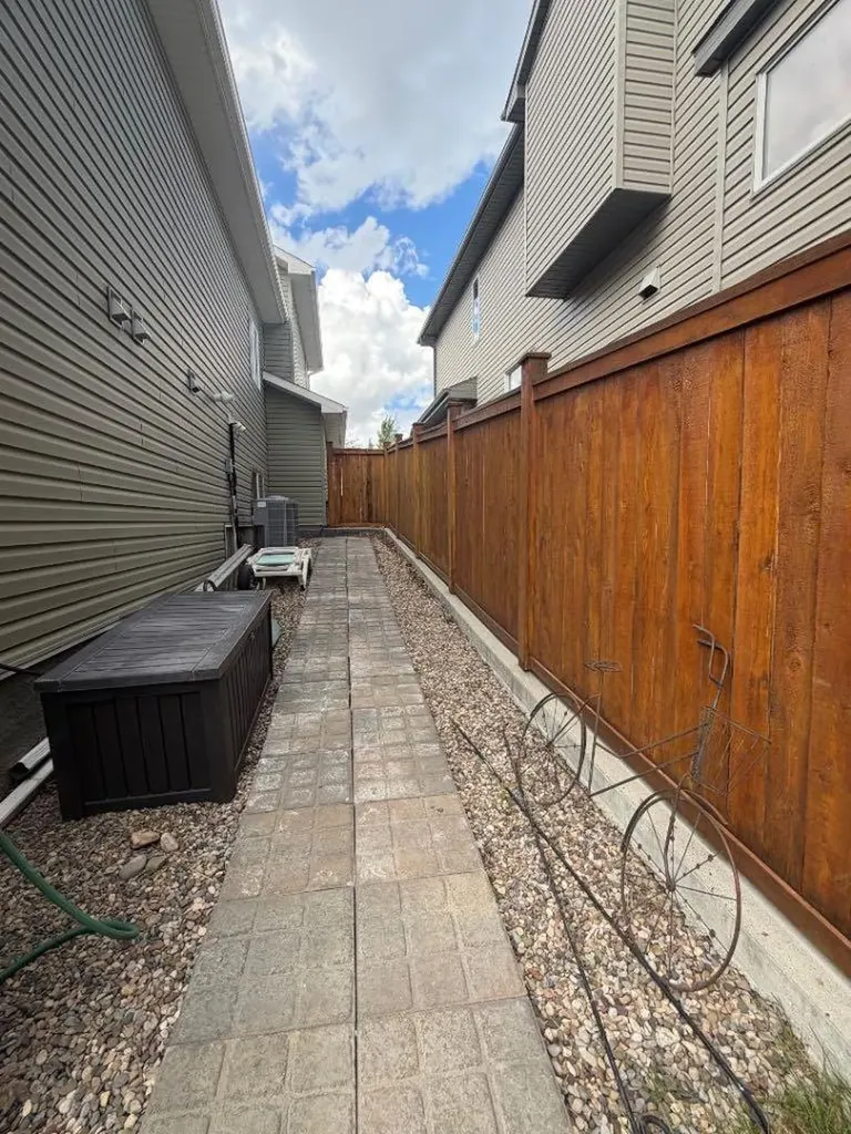 1656 Coalbanks Boulevard W Lethbridge AB T1J 2X4