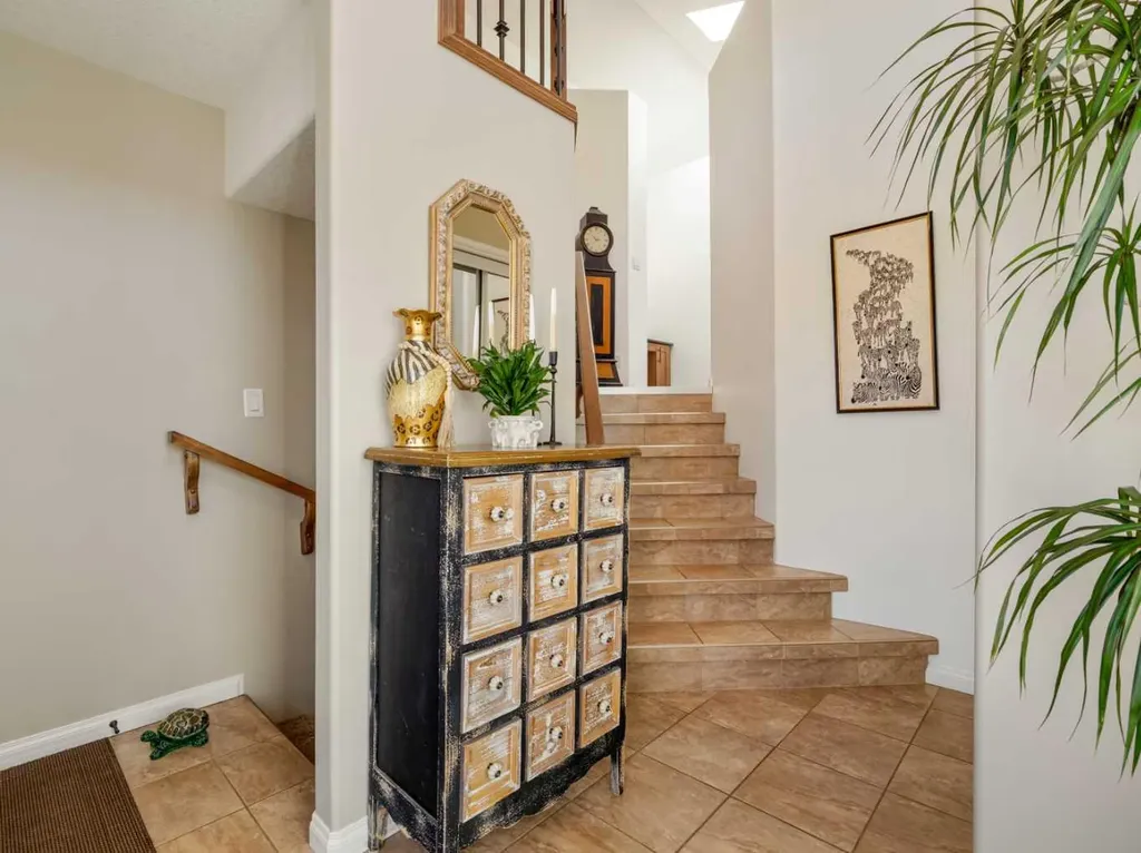 1656 Coalbanks Boulevard W Lethbridge AB T1J 2X4