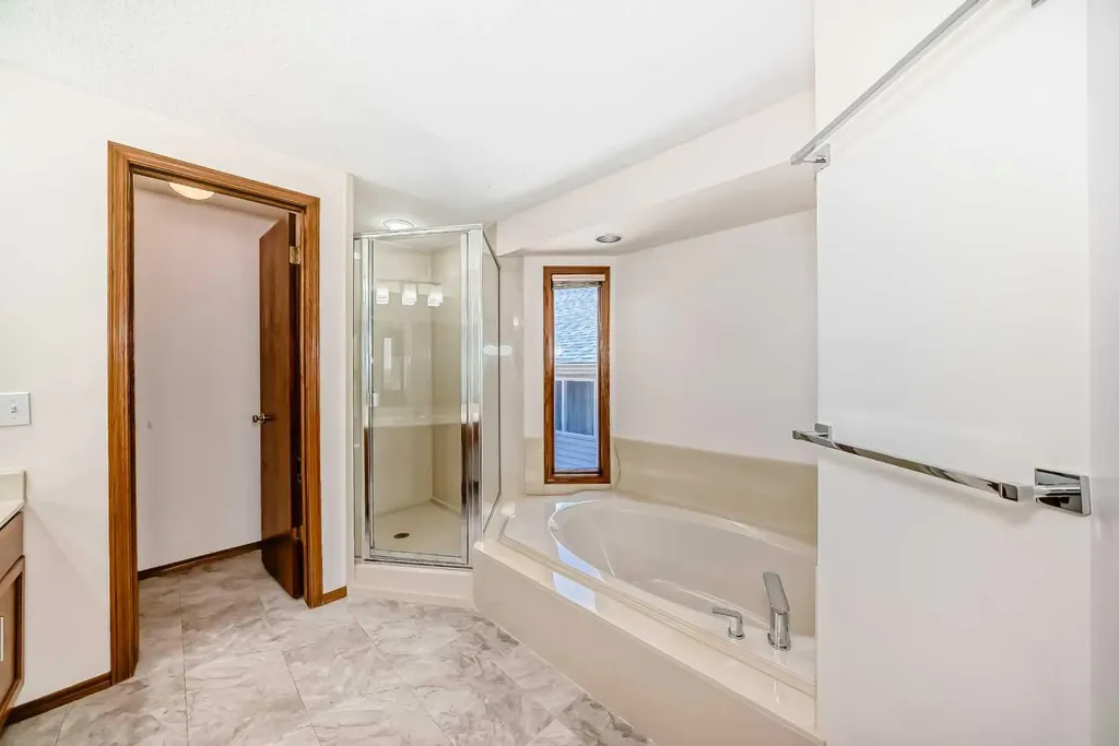 96 Arbour Ridge Way NW Calgary AB T3G 3T1