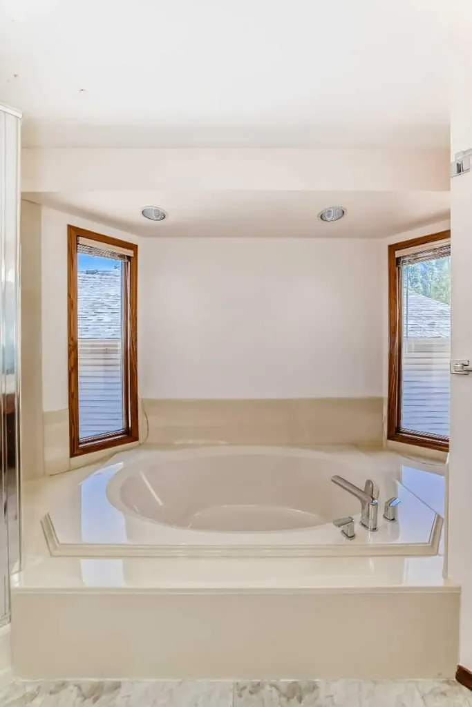 96 Arbour Ridge Way NW Calgary AB T3G 3T1