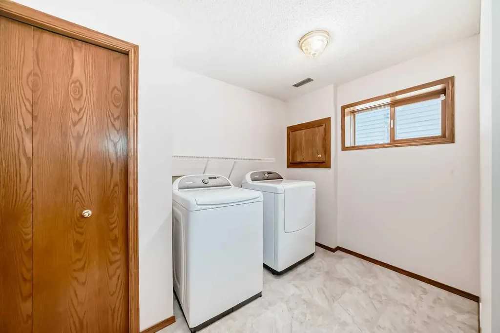96 Arbour Ridge Way NW Calgary AB T3G 3T1