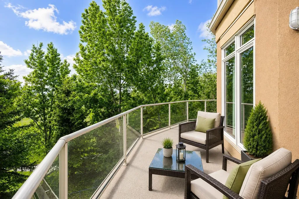 10 Hemlock Crescent SW Calgary AB T3C 2Z1