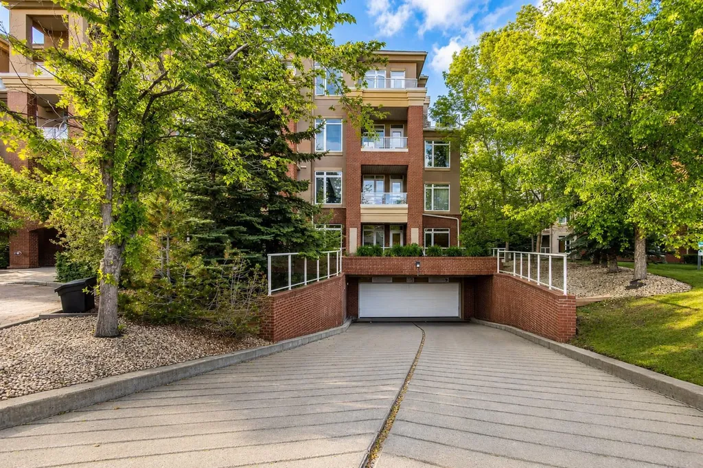 10 Hemlock Crescent SW Calgary AB T3C 2Z1