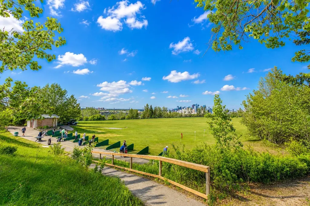 10 Hemlock Crescent SW Calgary AB T3C 2Z1