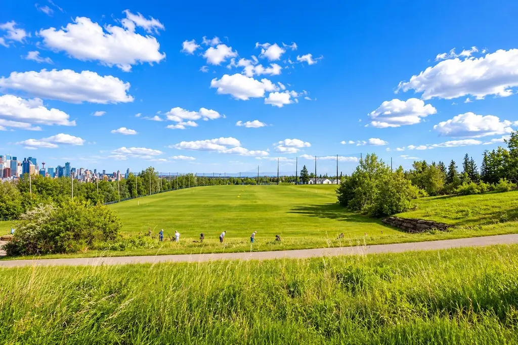 10 Hemlock Crescent SW Calgary AB T3C 2Z1