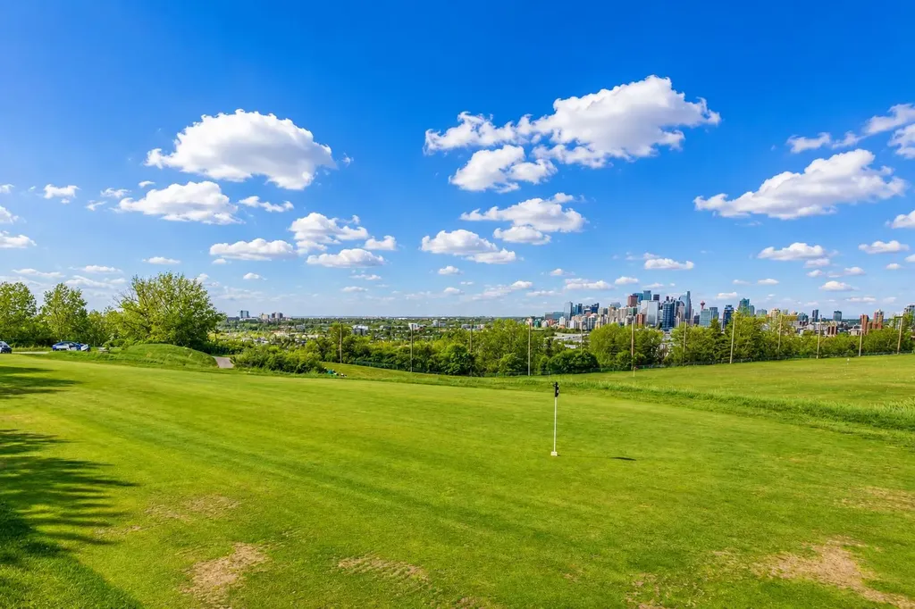10 Hemlock Crescent SW Calgary AB T3C 2Z1