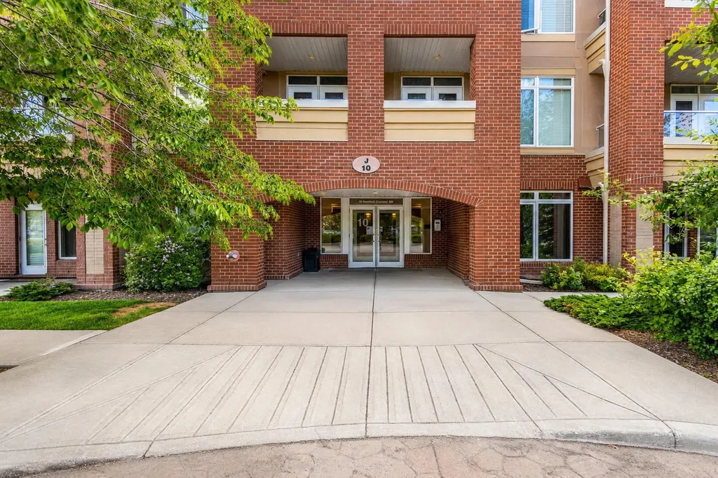 10 Hemlock Crescent SW Calgary AB T3C 2Z1