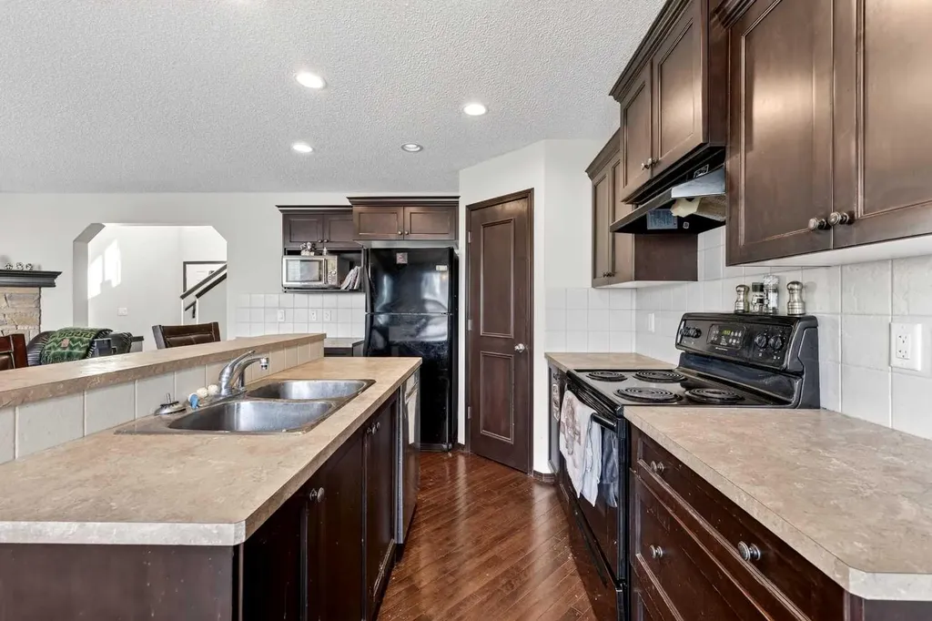 490 New Brighton Drive SE Calgary AB T2Z 0K1