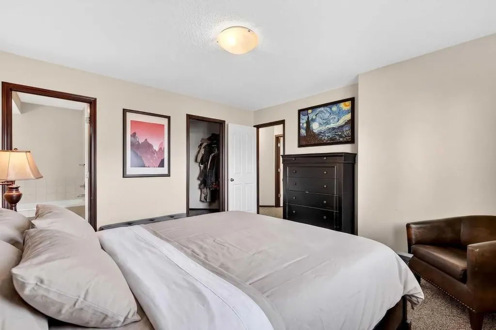 490 New Brighton Drive SE Calgary AB T2Z 0K1