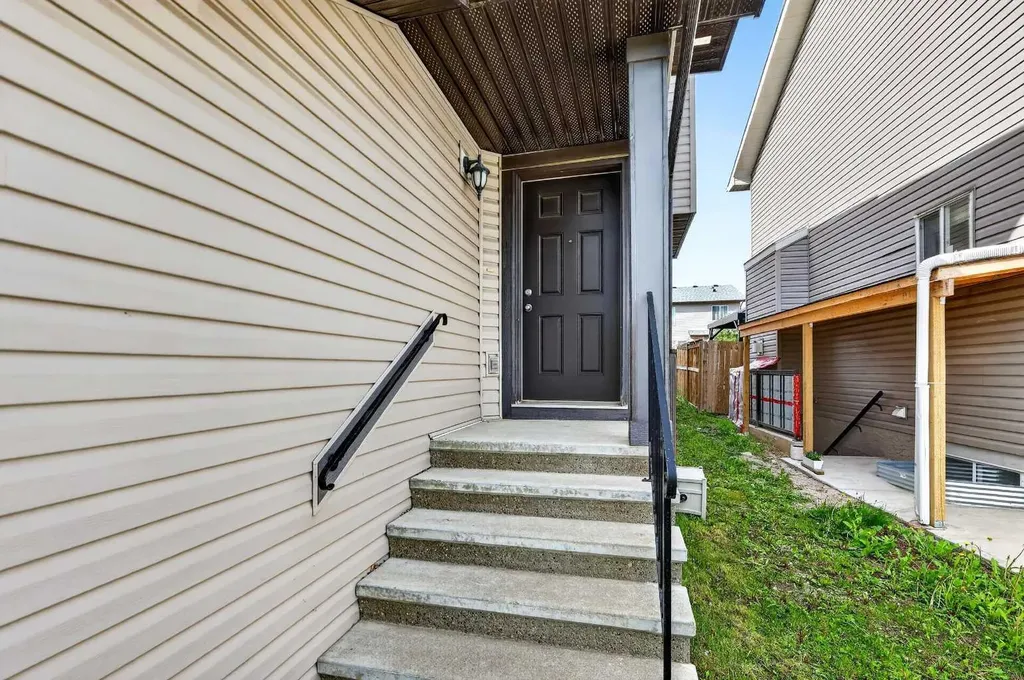 490 New Brighton Drive SE Calgary AB T2Z 0K1