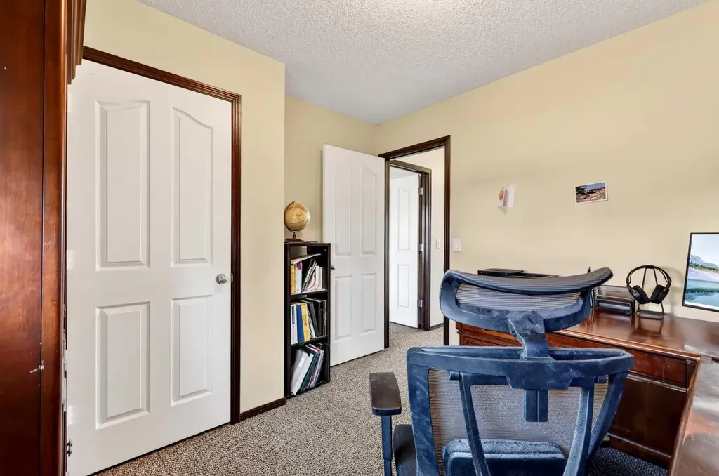 490 New Brighton Drive SE Calgary AB T2Z 0K1