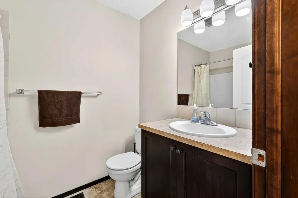 490 New Brighton Drive SE Calgary AB T2Z 0K1
