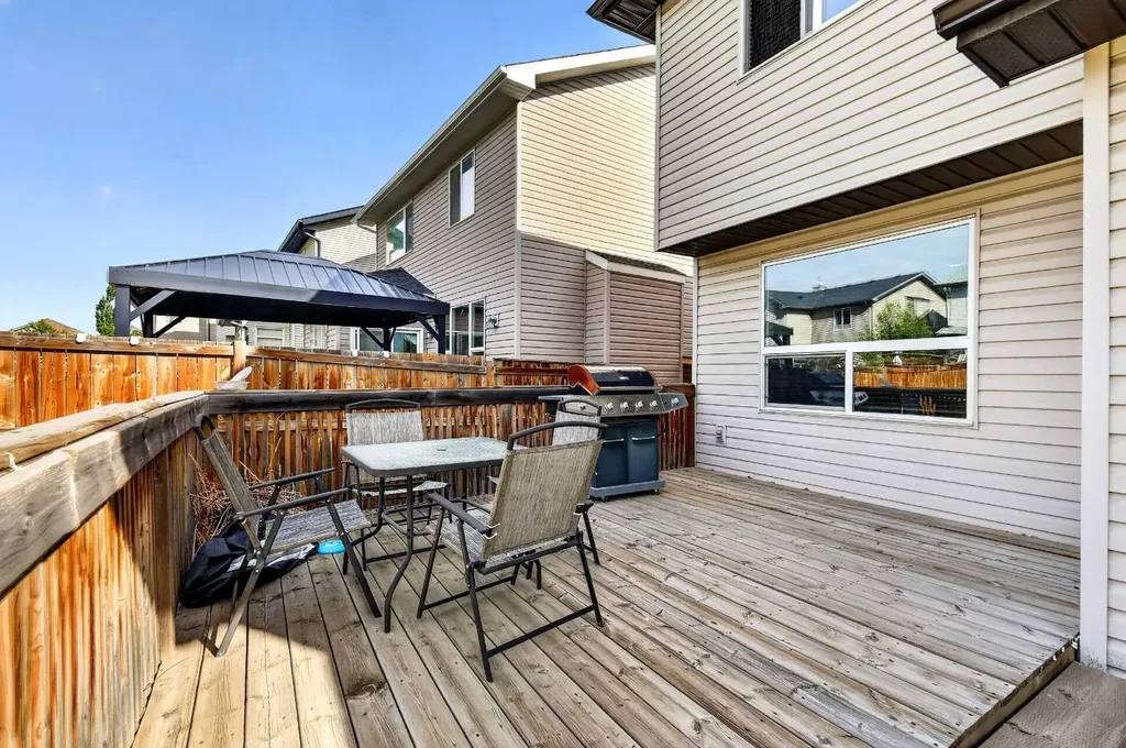 490 New Brighton Drive SE Calgary AB T2Z 0K1