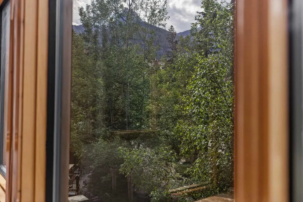 75 Dyrgas Gate Canmore AB T1W0A6