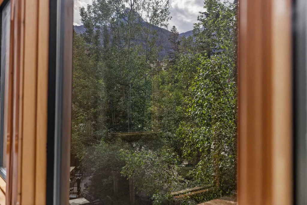 75 Dyrgas Gate Canmore AB T1W0A6