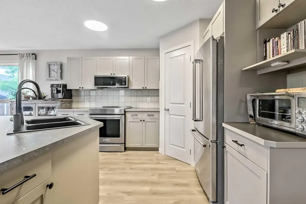 87 Elgin Drive Calgary AB T2Z 4H1