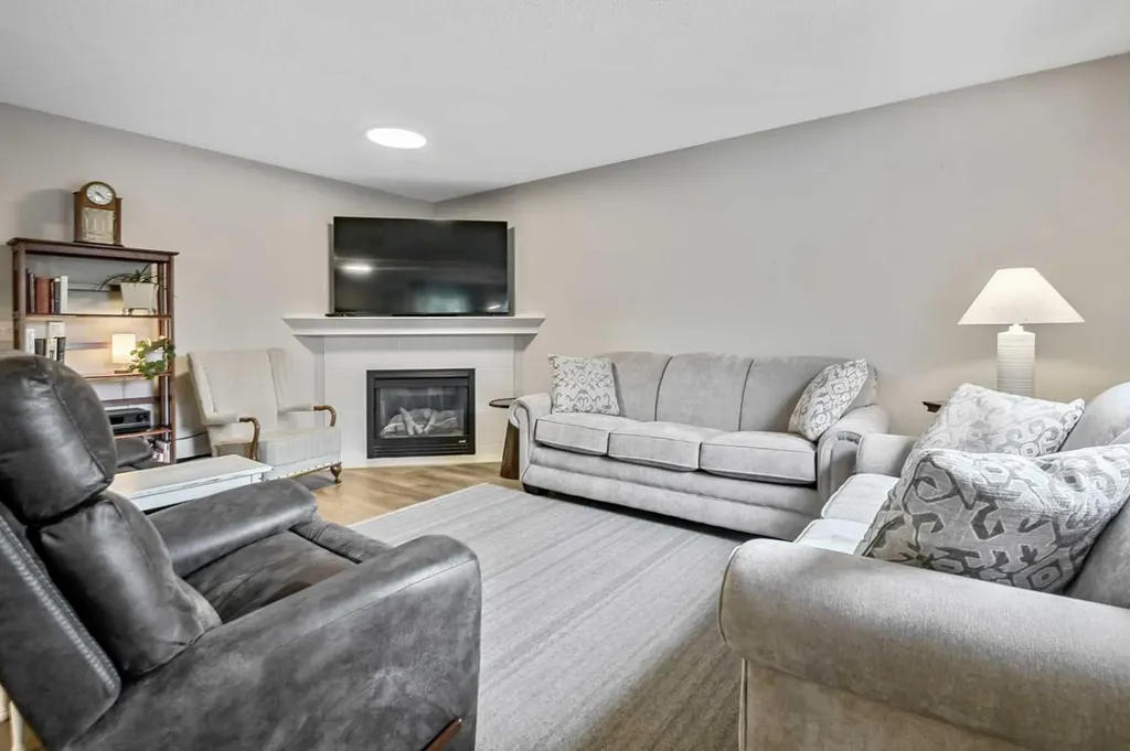 87 Elgin Drive Calgary AB T2Z 4H1
