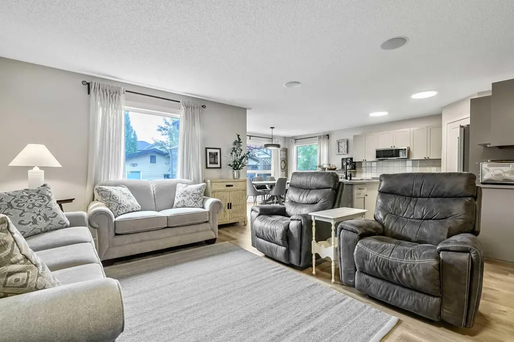 87 Elgin Drive Calgary AB T2Z 4H1